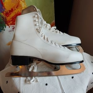 Figure skates